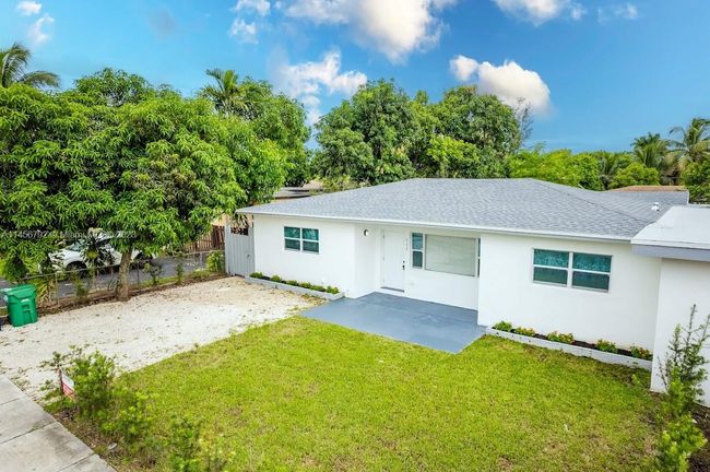 main - 320 Ne 160th St, House other with 3 bedrooms, 2 bathrooms and null parking in Miami FL | Image 1
