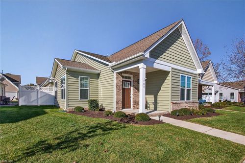 105 Cathedral St, Smithfield, VA, 23430-2586 | Card Image