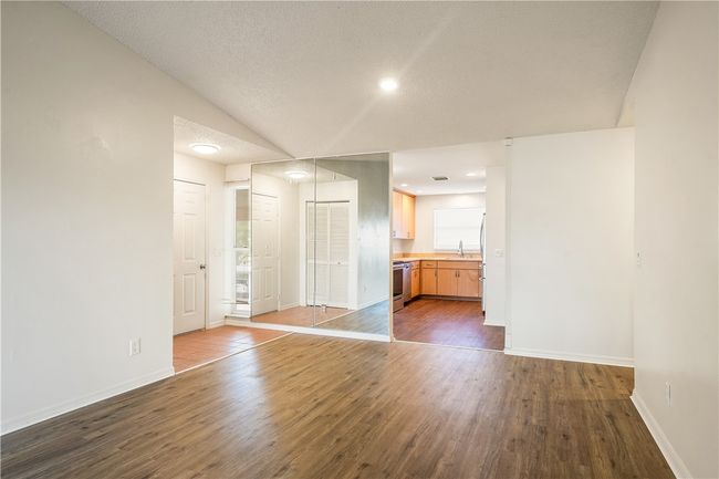APT-204 - 540 Grove Isle Cir, House attached with 2 bedrooms, 2 bathrooms and null parking in Vero Beach FL | Image 8