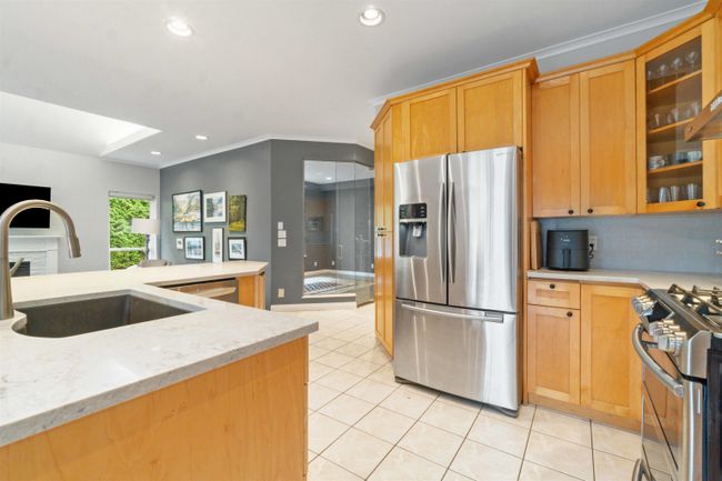 111a Hemlock Drive, House other with 4 bedrooms, 3 bathrooms and 6 parking in Anmore BC | Image 3