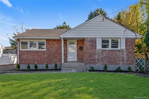 54 S 1st St, Bethpage, NY, 11714-2617 | Card Image