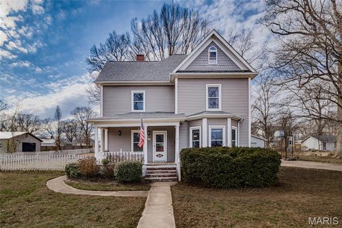 411 Center St, Farmington, MO, 63640-2423 | Card Image