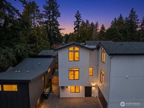 14033 Densmore Avenue N, Seattle, WA, 98133 | Card Image