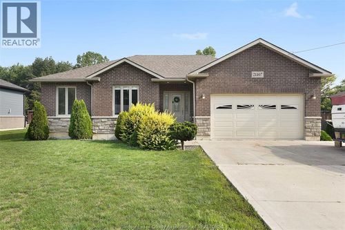 21107 Mclean Rd, Wheatley, ON, N0P2P0 | Card Image