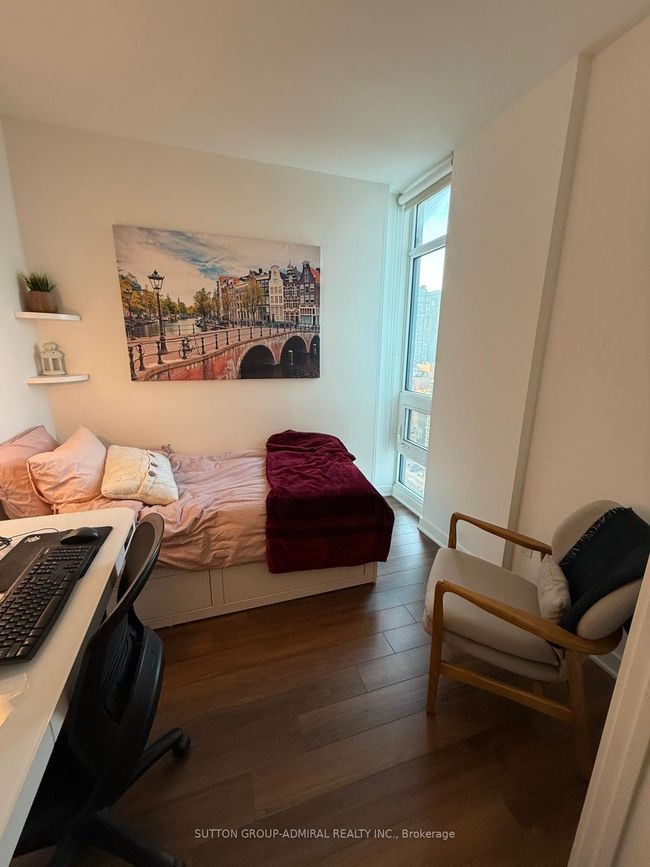 1611 - 210 Simcoe St, Condo with 2 bedrooms, 1 bathrooms and null parking in Toronto ON | Image 10