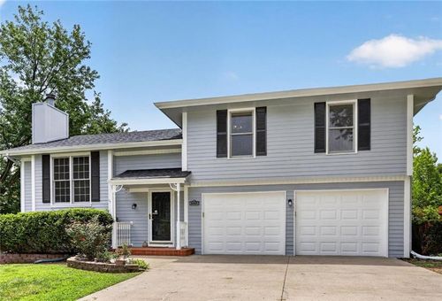 6405 N Amoret Ave, Kansas City, MO, 64151-4037 | Card Image