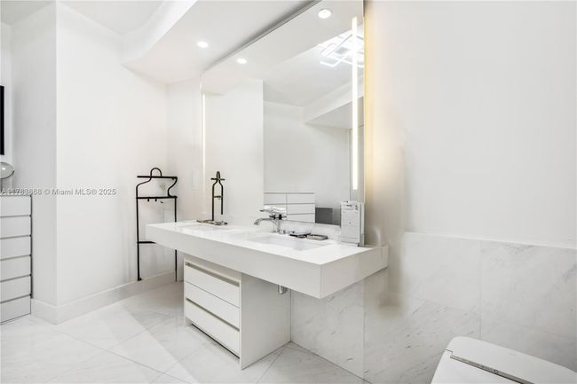 APT-5505 - 18555 Collins Ave, Condo with 3 bedrooms, 5 bathrooms and null parking in Sunny Isles Beach FL | Image 26