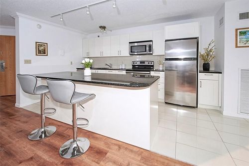 302-5 Barker Ave, White Plains, NY, 10601-1503 | Card Image