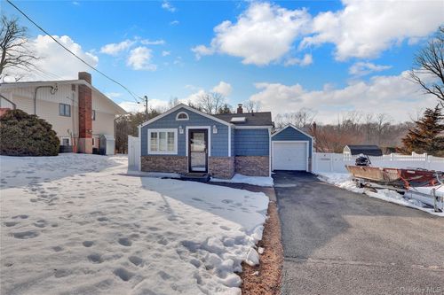 16 Magnolia Dr, Kings Park, NY, 11754-3125 | Card Image