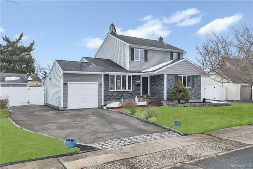 225 Farhan Ln, North Babylon, NY, 11703-2508 | Card Image