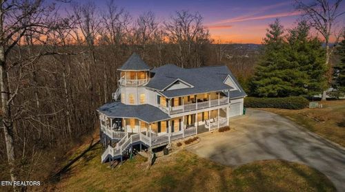 6715 Arapahoe Ln, Knoxville, TN, 37918-9515 | Card Image