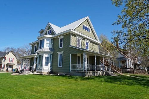 601 N Jackson St, Charles City, IA, 50616-2025 | Card Image