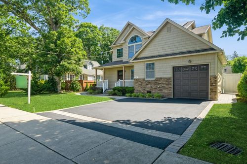 413 Robyn Pl, East Meadow, NY, 11554-4036 | Card Image