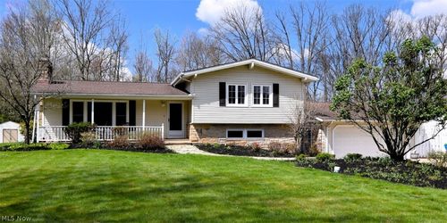 381 Hickory Hill Rd, Chagrin Falls, OH, 44022-2811 | Card Image