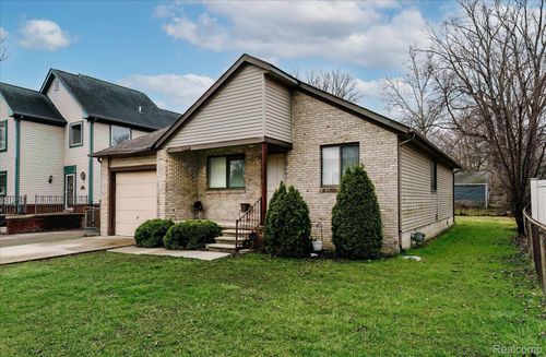 21731 Jacksonville St, Farmington Hills, MI, 48336-4919 | Card Image