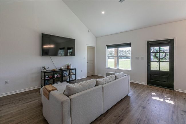 1973 Jackson Ln, House other with 3 bedrooms, 2 bathrooms and 2 parking in China Spring TX | Image 11