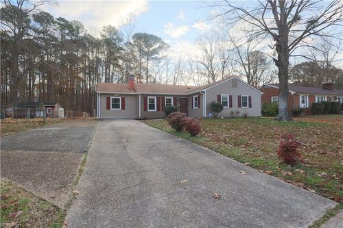 12 Chowan Pl, Newport News, VA, 23608-1353 | Card Image