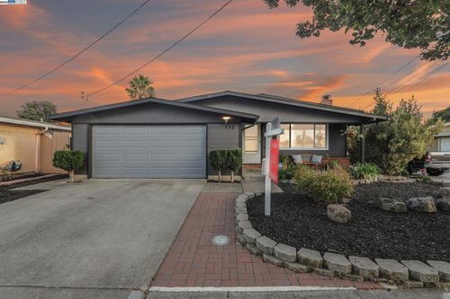 552 Celia St, Hayward, CA, 94544-5818 | Card Image
