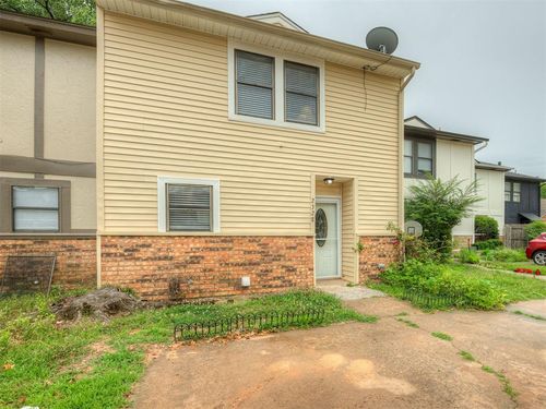 2328 Heatherfield Ln, Norman, OK, 73071-1440 | Card Image