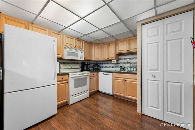 Kitchen | Image 8