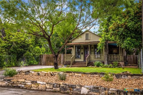 529 W Bridge St, New Braunfels, TX, 78130-7909 | Card Image
