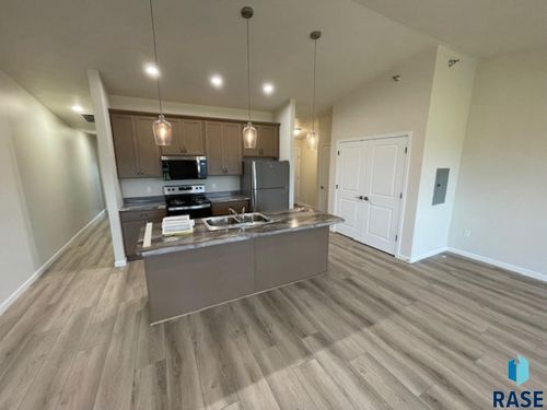 10-9308 W 32nd St Street, Sioux Falls, SD, 57106 | Card Image