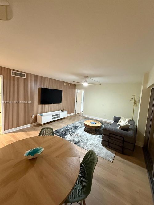 511-200 178th Dr, Sunny Isles Beach, FL, 33160-2860 | Card Image