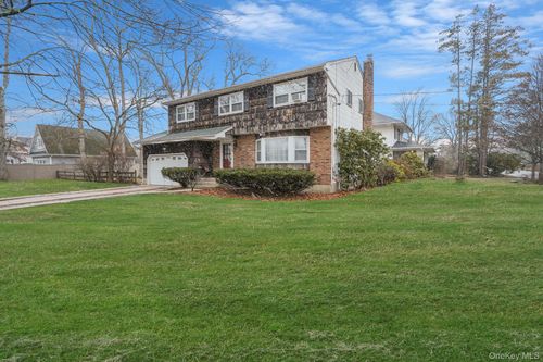 60 Iroquois Dr, Brightwaters, NY, 11718-1208 | Card Image