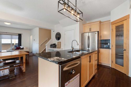 2-4709 17 Avenue Nw, Calgary, AB, T3B0P4 | Card Image