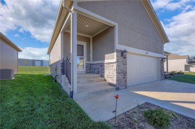 664 S Poplar Street, Home with 3 bedrooms, 2 bathrooms and null parking in Gardner KS | Image 2