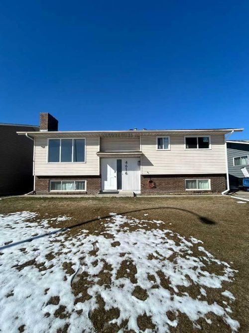 4616 Rundleville Drive Ne, Home with 5 bedrooms, 2 bathrooms and 6 parking in Calgary AB | Card Image