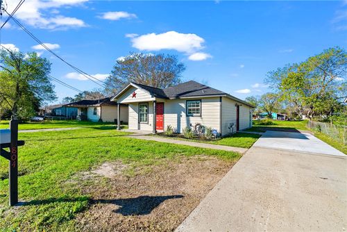 804 Avenue B, Sinton, TX, 78387-3660 | Card Image