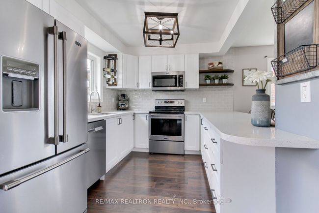 169 King St, House other with 4 bedrooms, 3 bathrooms and 6 parking in Mount Albert ON | Image 5
