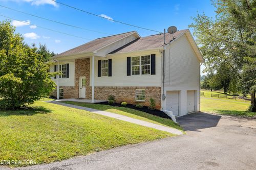 621 Odell Ct, Strawberry Plains, TN, 37871-5735 | Card Image