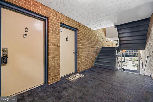 356-452 Girard St, GAITHERSBURG, MD, 20877-3304 | Card Image