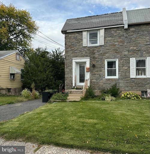 724 Eggleston Cir, SHARON HILL, PA, 19079-1333 | Card Image