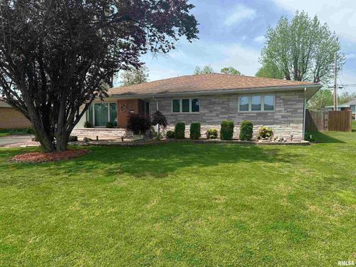 111 Panther Dr, Pinckneyville, IL, 62274-1429 | Card Image