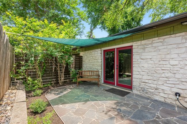 private patio/yard | Image 17