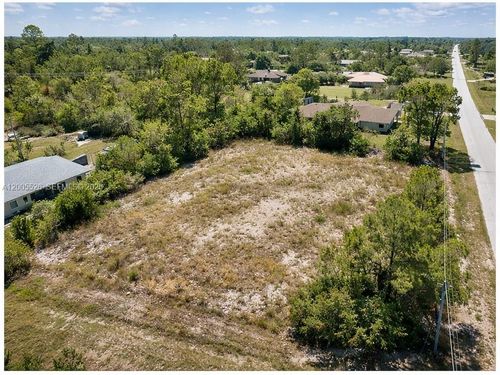 682 Woodcrest Dr, LEHIGH ACRES, FL, 33972-1073 | Card Image