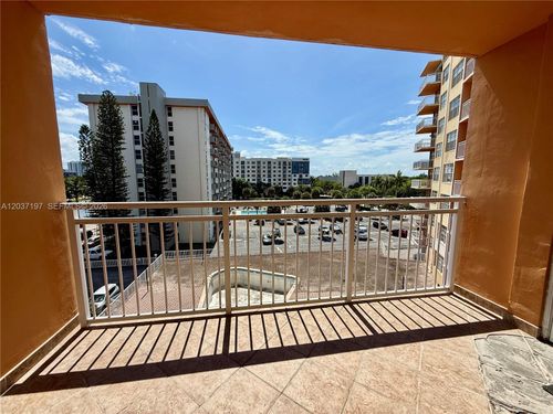 507-2025 Ne 164th St, North Miami Beach, FL, 33162-4154 | Card Image