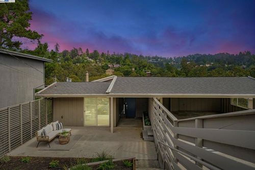 2066 Drake Dr, Oakland, CA, 94611-2652 | Card Image