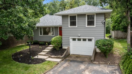 715 E Main St, Barrington, IL, 60010-4650 | Card Image