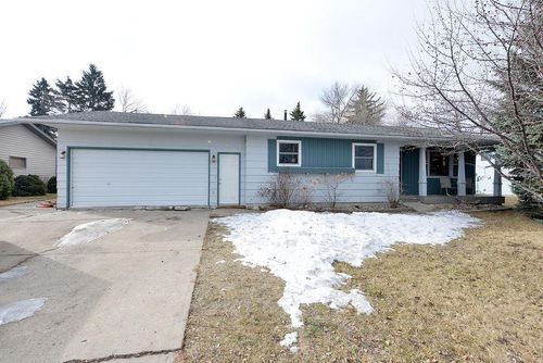 631 7th Ave E, West Fargo, ND, 58078-2814 | Card Image