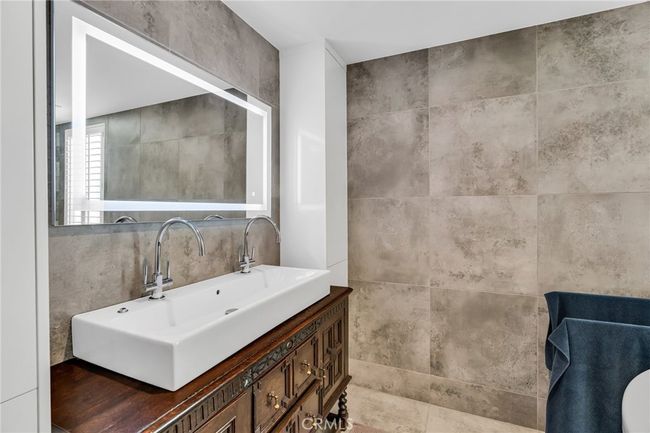 15 69 Th Pl, Home with 5 bedrooms, 5 bathrooms and 3 parking in Long Beach CA | Image 24