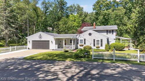 612 Sunrise Park St, Howell, MI, 48843-8596 | Card Image
