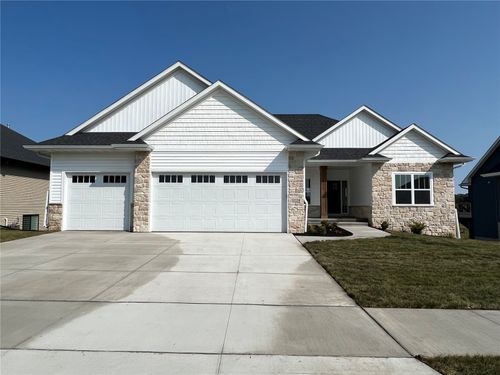20 S Seven Oaks Rd, North Liberty, IA, 52317-7408 | Card Image