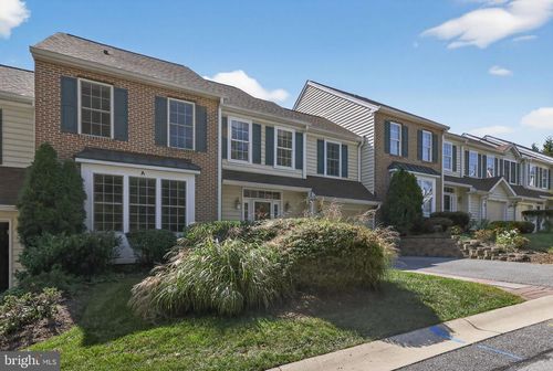 222 Hillsboro Mills Ln, Wallingford, PA, 19086-6784 | Card Image