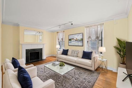 1-cc-135 W 58th Street, New York City, NY, 10019 | Card Image