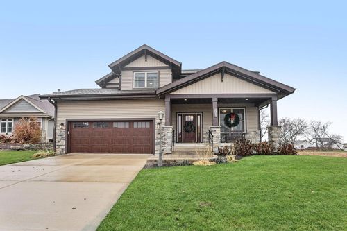 704 Vineyard Dr, Cambridge, WI, 53523-9151 | Card Image