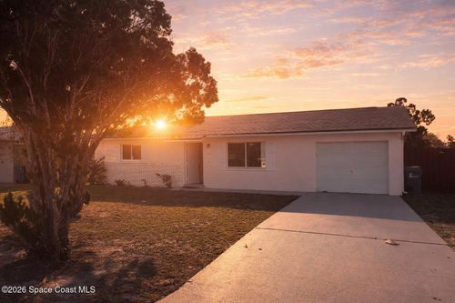 135 S Suzanne Ct, Merritt Island, FL, 32952-2633 | Card Image